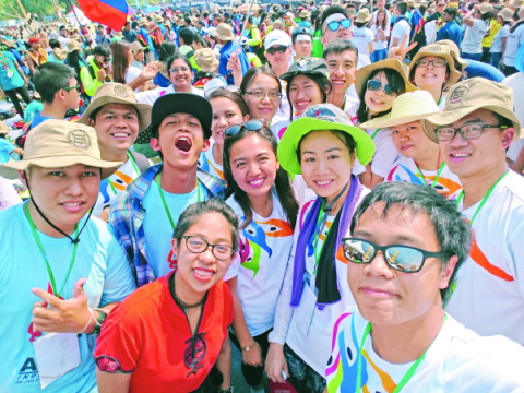 Take risks, make a ruckus pope tells young people in apostolic exhortation