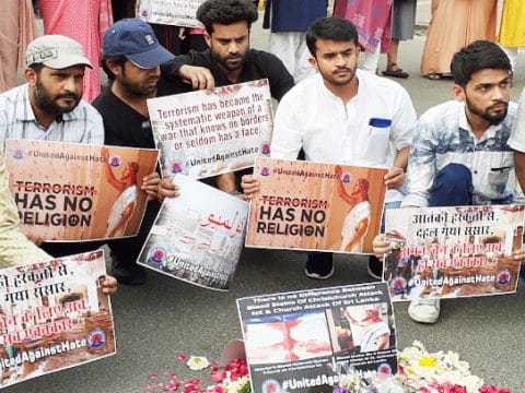 Human chain in India honours Sri Lankan blast victims