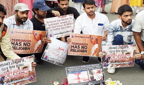 Human chain in India honours Sri Lankan blast victims