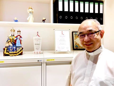 Father Dominic Chan receives Humanity Award