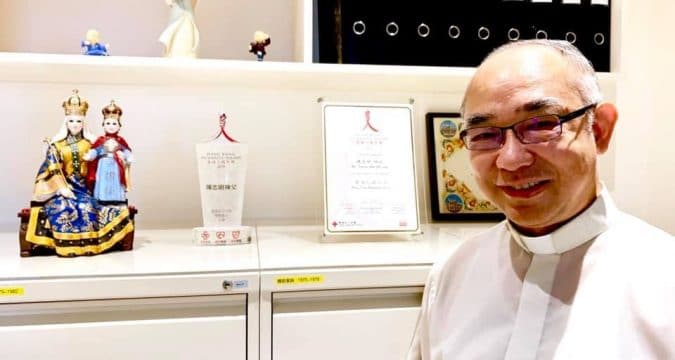 Father Dominic Chan receives Humanity Award