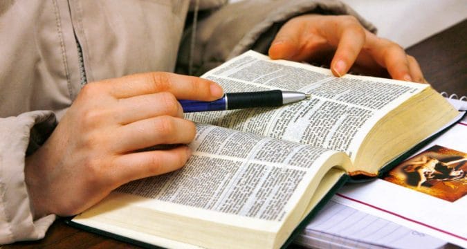 Pope calls for contextual theology that responds to modern questions