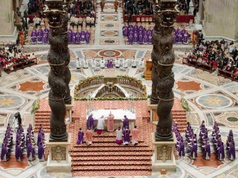 Be ‘smugglers’ of the faith pope says at Simbang Gabi
