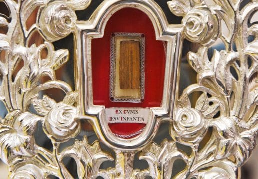 Pope returns part of relic of Jesus’ crib to Holy Land