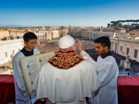 The light of Christ greater than darkness in human hearts pope says