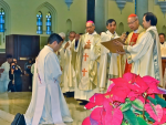 The imposition of hands by Bishop Ha and Cardinal Tong, together with other priests of the diocese, during Father Yan’s ordination on January 4.