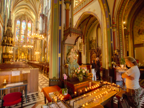 As Dutch parishes close some  quit going to church