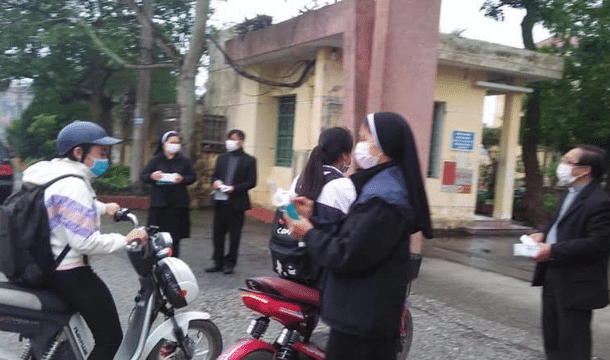 Vietnam works to slow Covid-19 spread