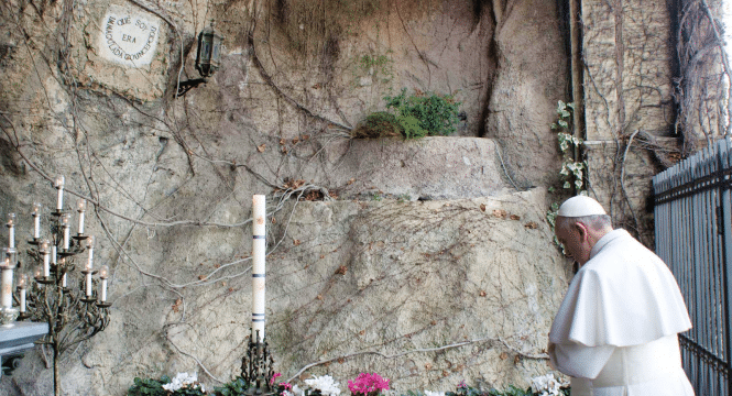 Video: Pope leads world shrines prayer against pandemic on May 30