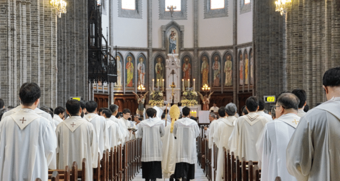 Treat everyone with the heart of Christ cardinal tells priests of Seoul