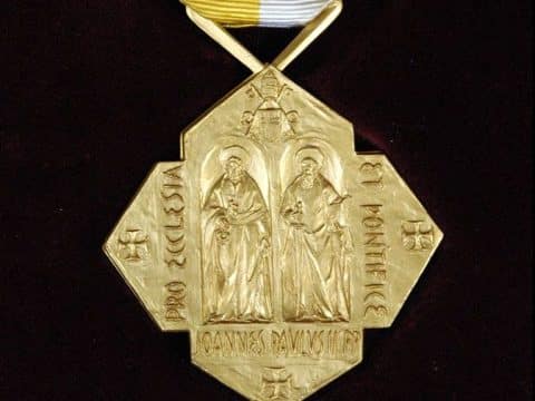 Filipinos receive papal awards