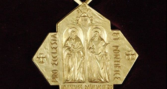 Filipinos receive papal awards