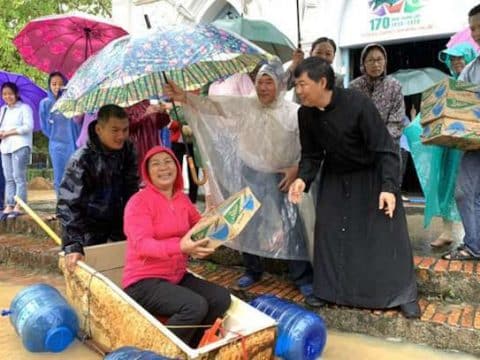 Severe floods wreak havoc in Vietnam