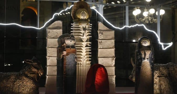Nativity scene a reminder of hope amid suffering pope says