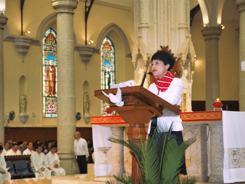 Canon law: ministries of lector and acolyte formally open to women