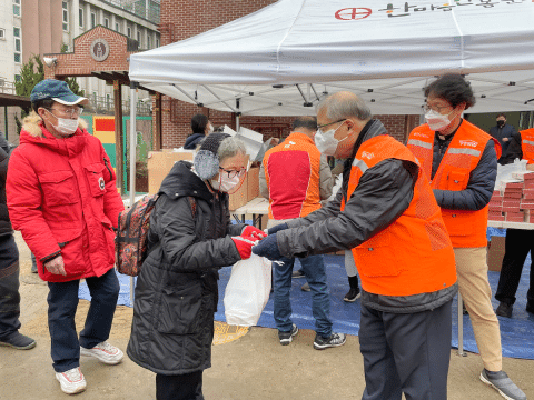 Homeless get a helping hand from Korean Catholics