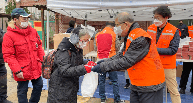 Homeless get a helping hand from Korean Catholics