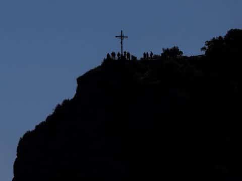Spanish lawyers act to prevent removal of crosses by local officials