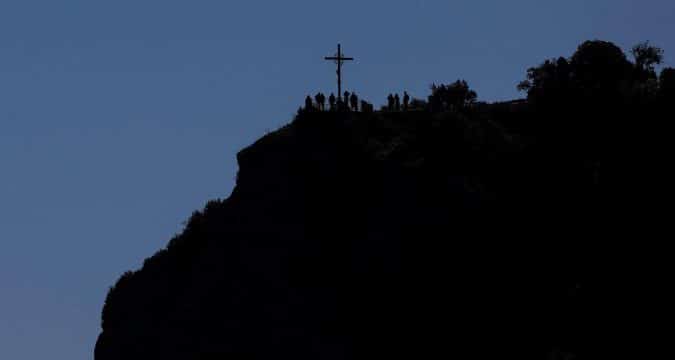 Spanish lawyers act to prevent removal of crosses by local officials
