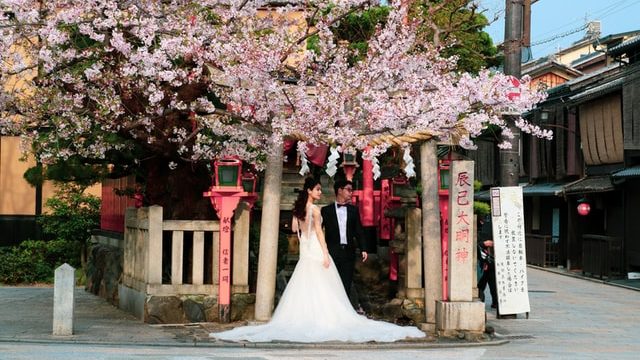 Unusual Japanese weddings may show new way for Church