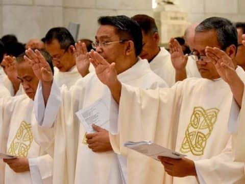 Philippine bishops to end stipends for services