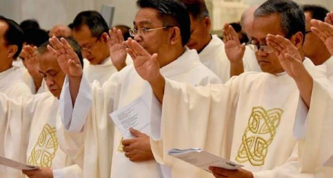 Philippine bishops to end stipends for services
