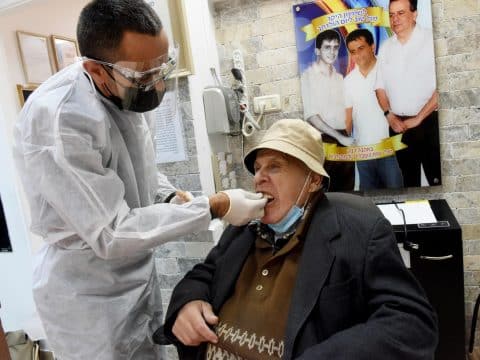 Israeli dentist offers free care to Holocaust survivors