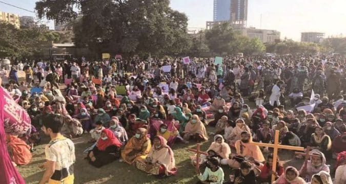 Anger in Pakistan over sexist reporting