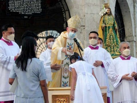 Nuncio urges Filipinos to live out Catholic faith