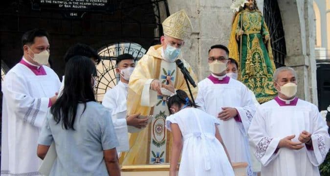 Nuncio urges Filipinos to live out Catholic faith