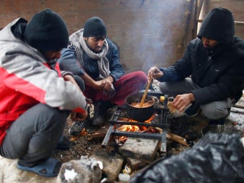 Welcome migrants and refugees, pope says