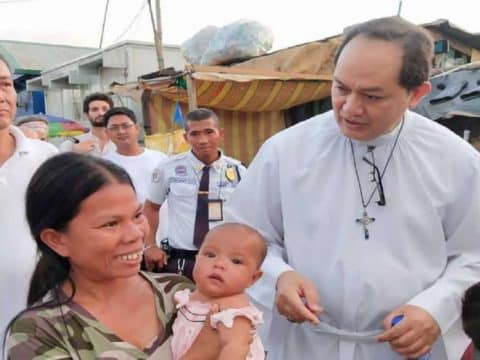 Bishop suggests mobile phones for socially-distanced confession