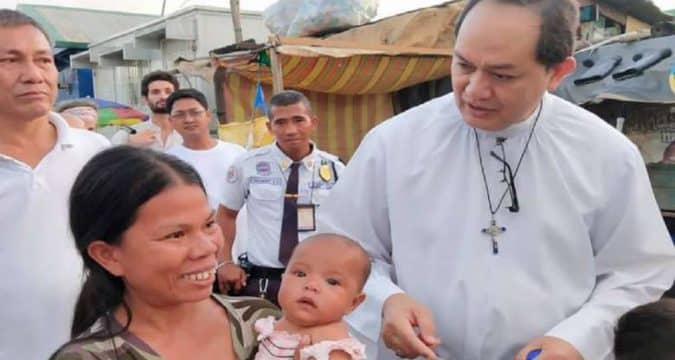 Bishop suggests mobile phones for socially-distanced confession