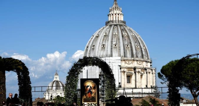 ‘Untie the knots of our existence,’ pope prays at end of prayer marathon