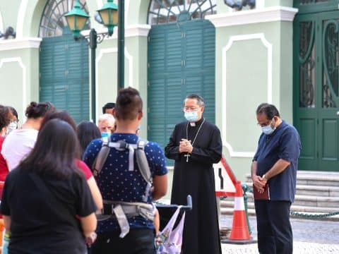 Macau diocese pitches in to distribute meals to stranded migrants 
