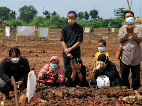 Covid-ravaged Indonesia closes its borders