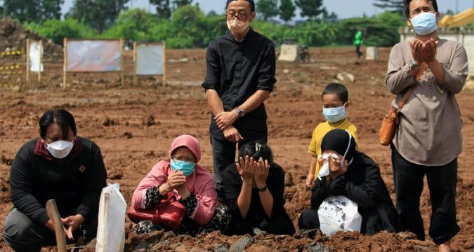 Covid-ravaged Indonesia closes its borders