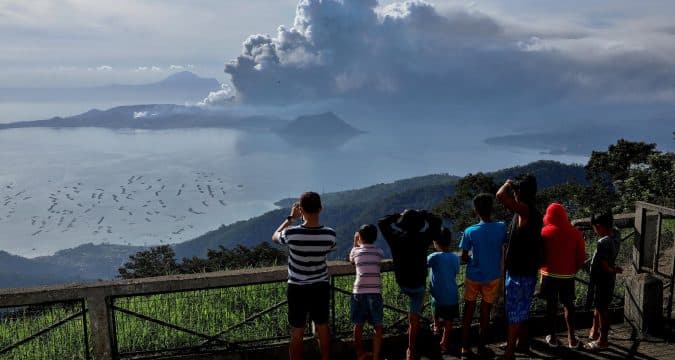 Locals warned to steer clear of Taal eruption