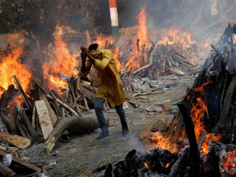 Mass cremations as Covid-19 cases surge in Sri Lanka