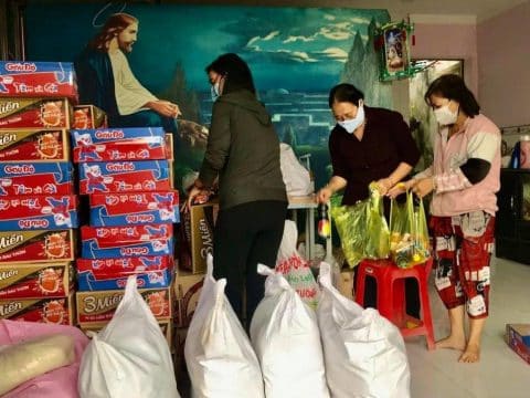 Feeding the hungry in Ho Chi Minh City during Covid lockdown