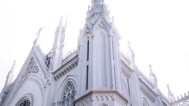 Our Lady of Dolours Basilica [Puthanpally], of the Syro-Malabar Catholic Church in Thrissur City in Kerala, India. Photo: by Sujin c on Unsplash