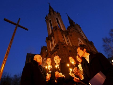 Pope calls on Russian Catholics to work toward communion
