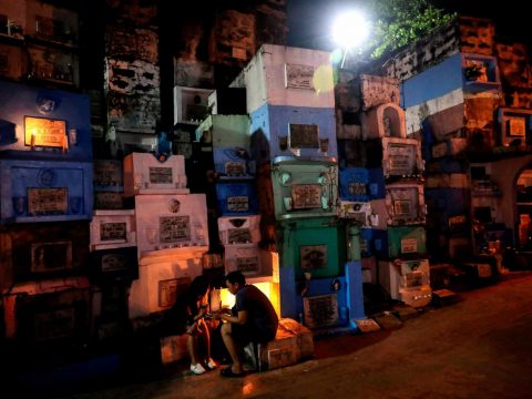 Filipinos flock to cemeteries ahead of All Saints’ Day closure