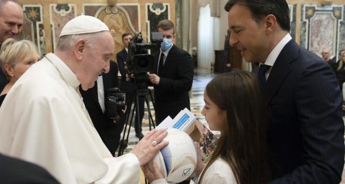 Advent during pandemic remains a season of compassion, pope says