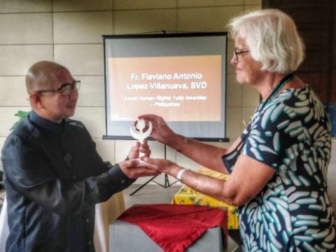 Filipino priest honoured with Dutch rights award