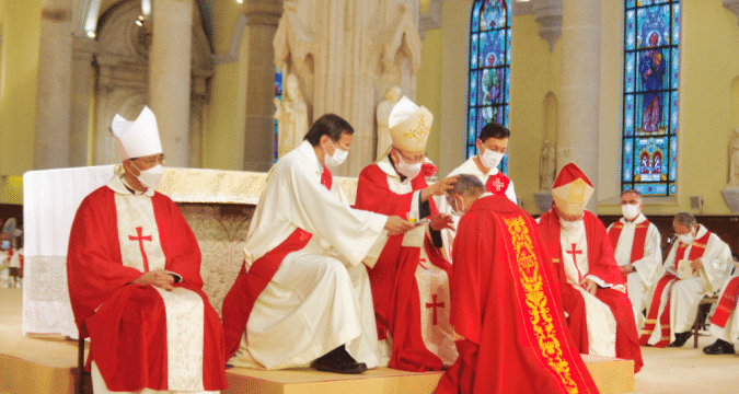Bishop Stephen Chow takes office as ninth bishop of Hong Kong