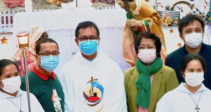 Staying with Filipino migrants rain or shine