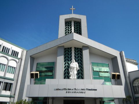 Covid infections close some Manila churches, alert level raised