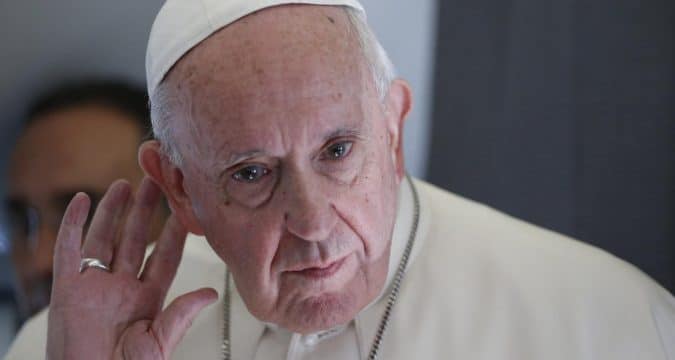 Good communicaton needs listening and discernment, pope says