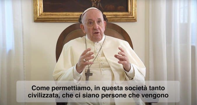 Religious persecution is ‘insane’ act, pope says